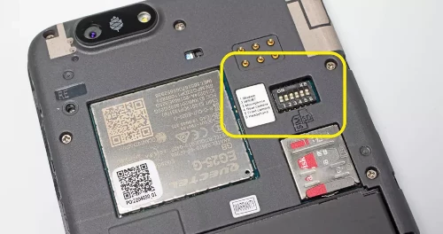 Carte mère de smartphone avec emplacement SIM.